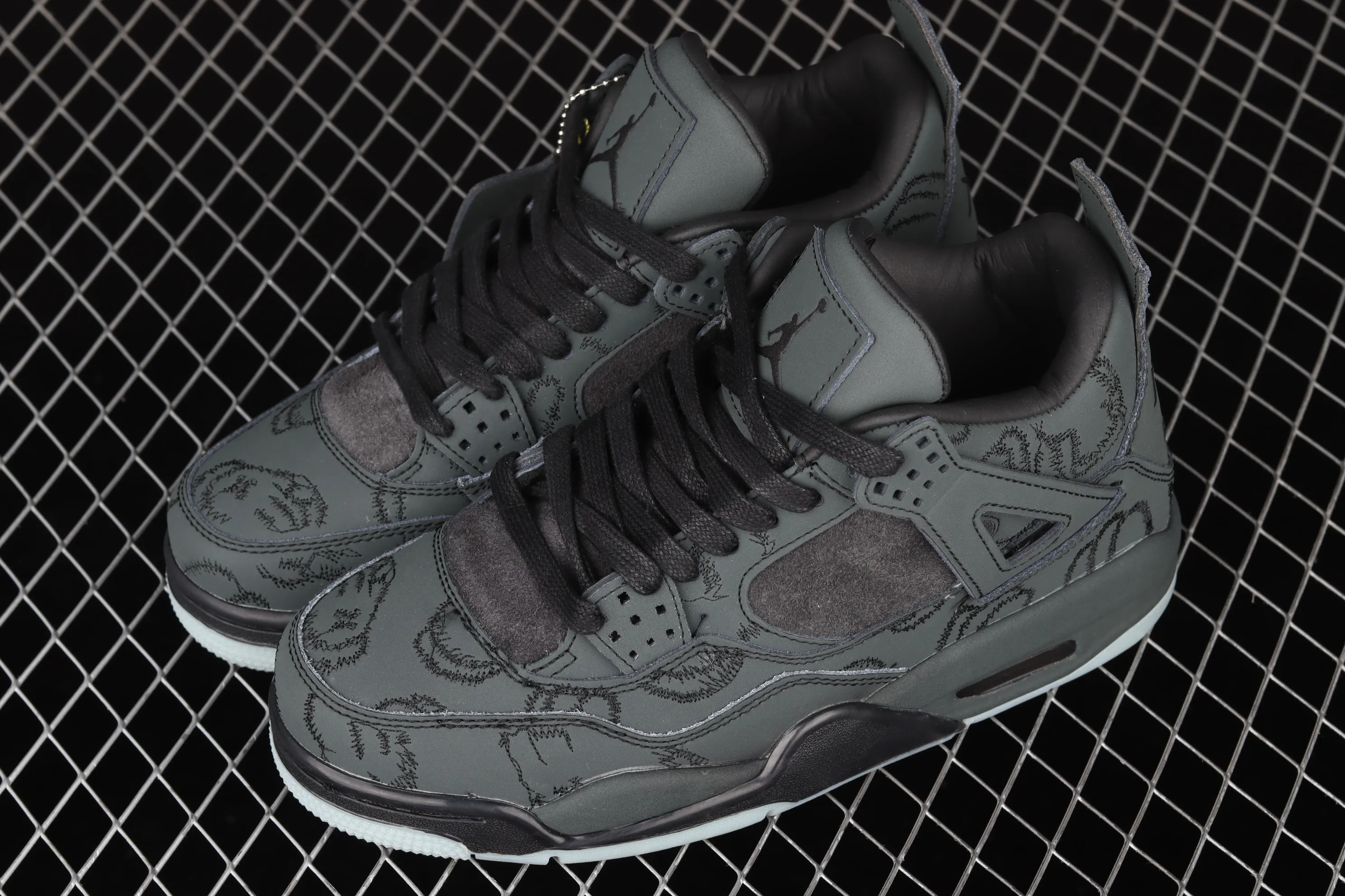 All categories Air Jordan Jordan series basketball shoes Air Jordan 4 G version Kaws x Air Jordan 4 Black AJ4 black suede luminous limited edition 930155-001
